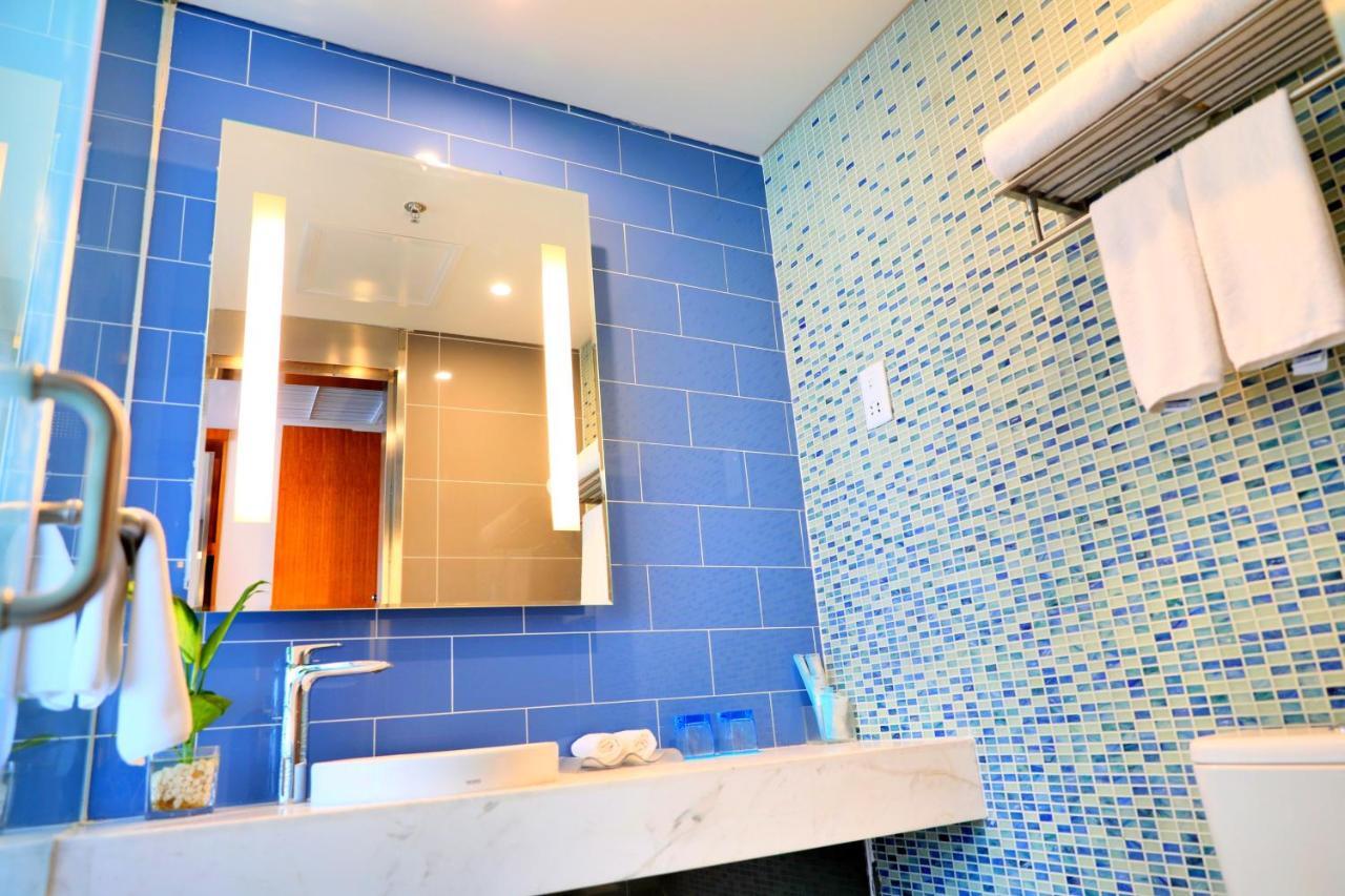 Holiday Inn Express Luoyang Xiyuan Екстер'єр фото