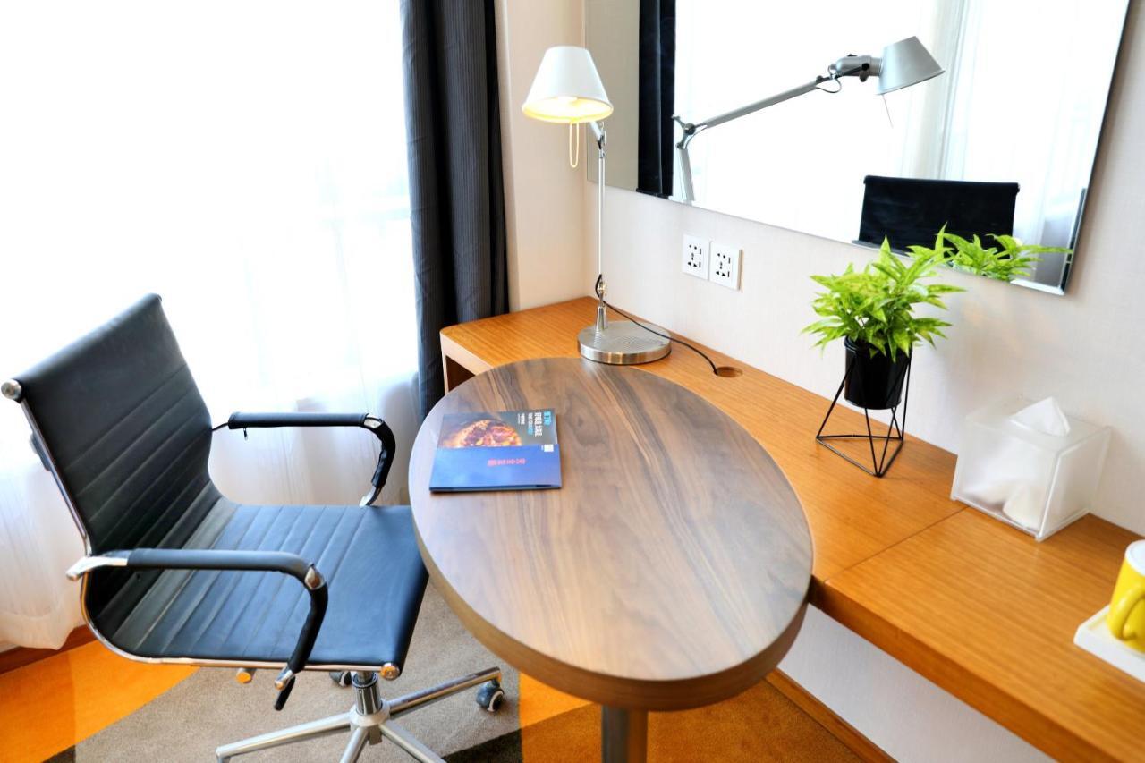 Holiday Inn Express Luoyang Xiyuan Екстер'єр фото
