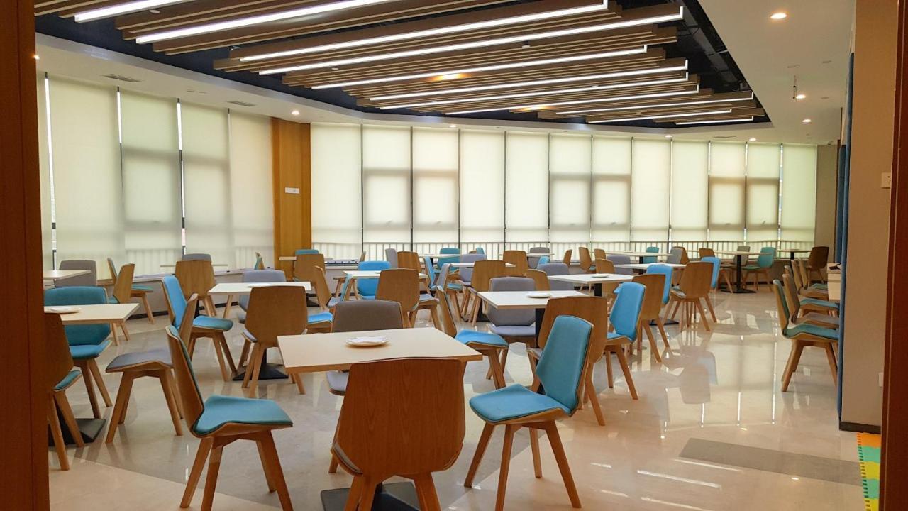 Holiday Inn Express Luoyang Xiyuan Екстер'єр фото
