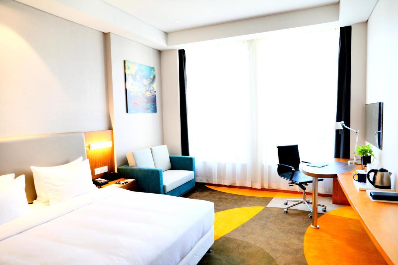 Holiday Inn Express Luoyang Xiyuan Екстер'єр фото