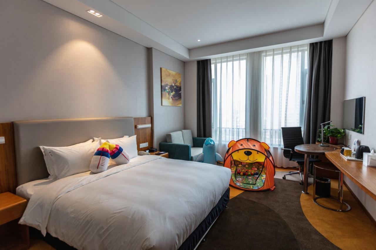 Holiday Inn Express Luoyang Xiyuan Екстер'єр фото