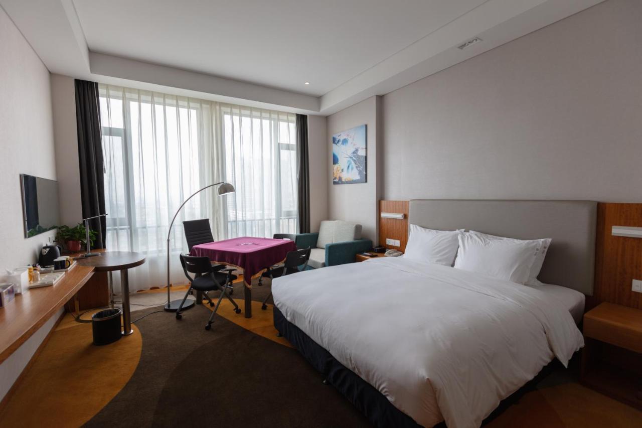 Holiday Inn Express Luoyang Xiyuan Екстер'єр фото