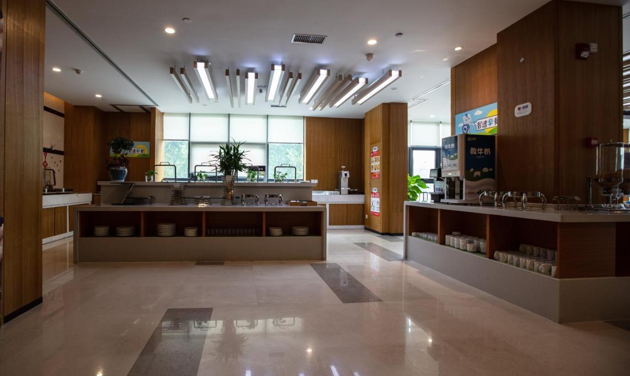 Holiday Inn Express Luoyang Xiyuan Екстер'єр фото