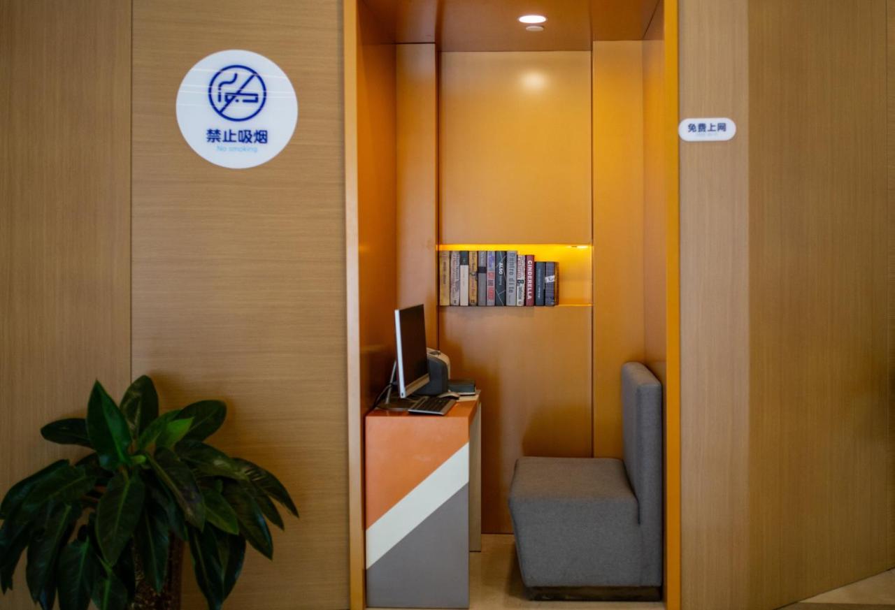 Holiday Inn Express Luoyang Xiyuan Екстер'єр фото